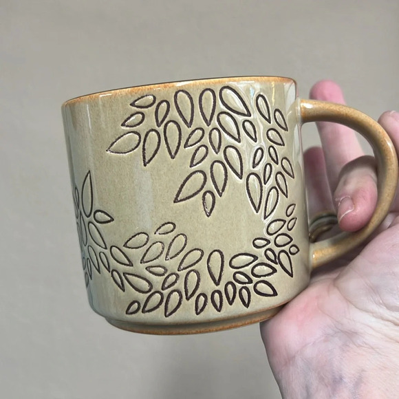 Starbucks Incise Leaf Mug in Tan and Brown Coffee Mug From 2013 - Picture 6 of 10